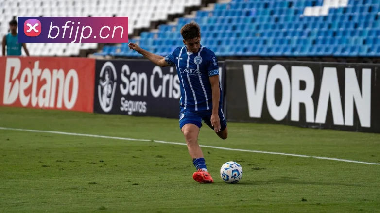 c罗壁纸带字，超燃呈现足坛传奇风采